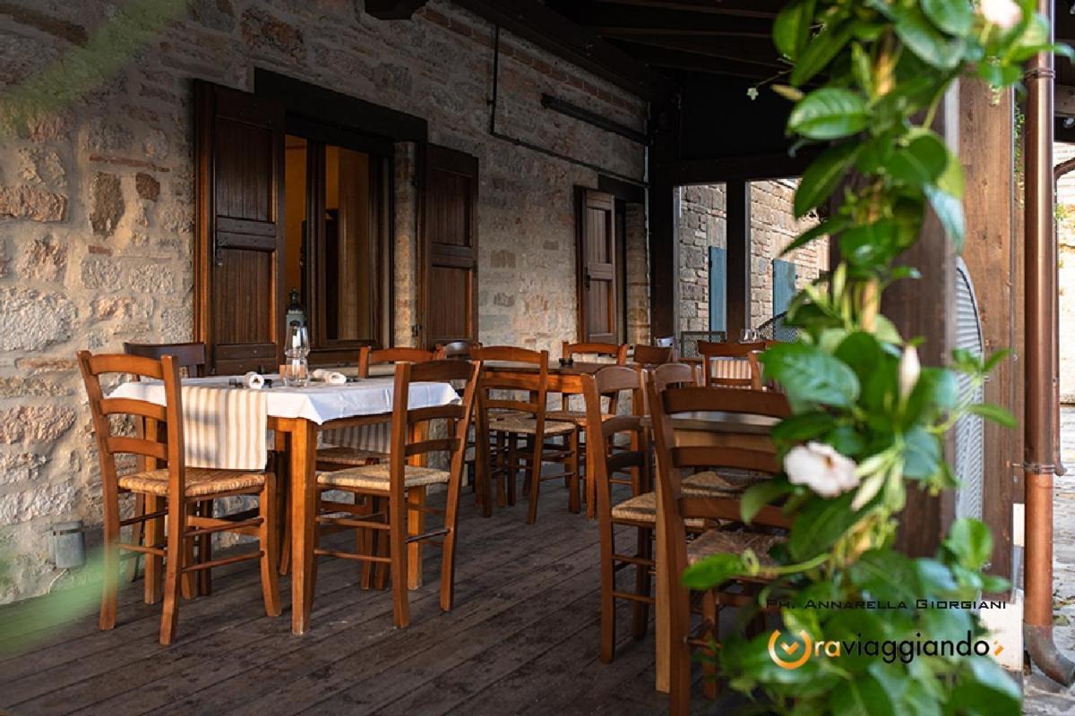 Locanda Del Castello Frontone Exterior photo